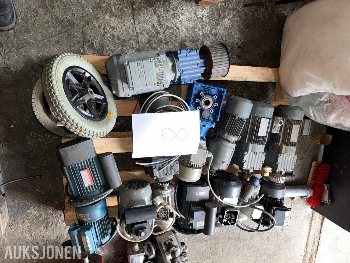 PARTI ELEKTRISKE MOTORER OG GIRKASSER – CA. 14 ENHETER