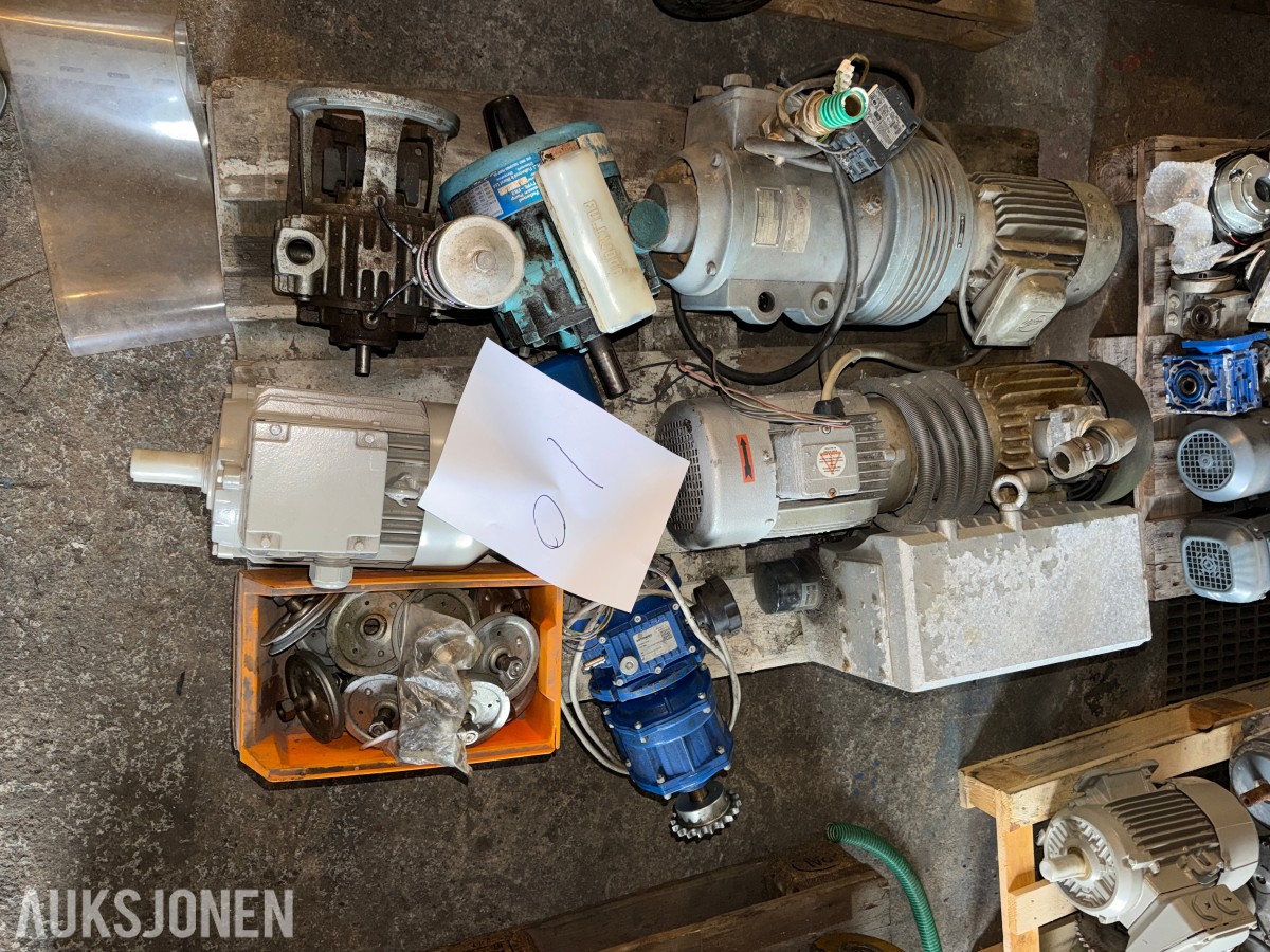 PARTI INDUSTRIMOTORER, VAKUUMPUMPER OG KOMPONENTER