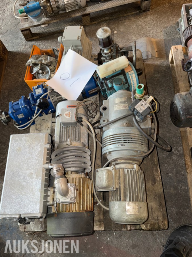 PARTI INDUSTRIMOTORER, VAKUUMPUMPER OG KOMPONENTER
