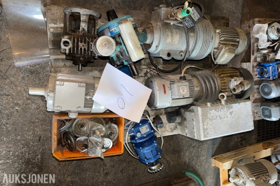PARTI INDUSTRIMOTORER, VAKUUMPUMPER OG KOMPONENTER