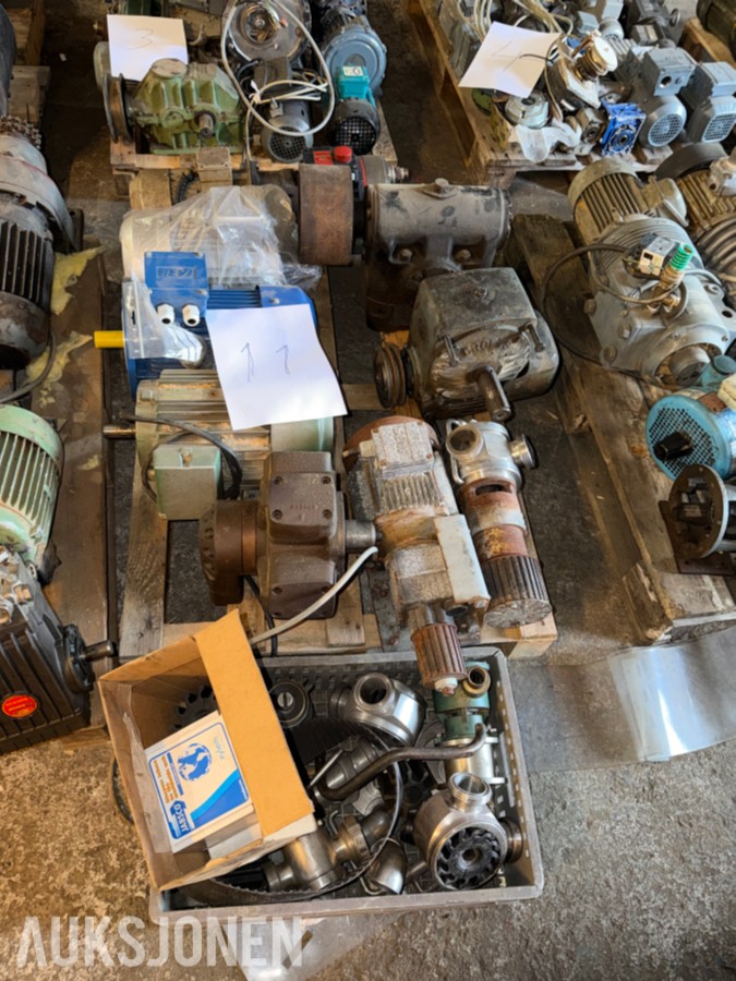 PARTI INDUSTRIMOTORER, GIRKASSER OG PUMPEKOMPONENTER