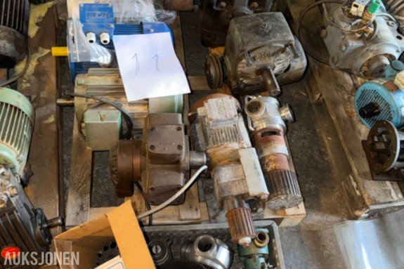 PARTI INDUSTRIMOTORER, GIRKASSER OG PUMPEKOMPONENTER