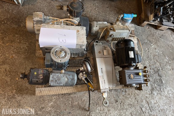 PARTI INDUSTRIKOMPONENTER MED MOTORER, PUMPER OG LINEÆRAKTUATOR