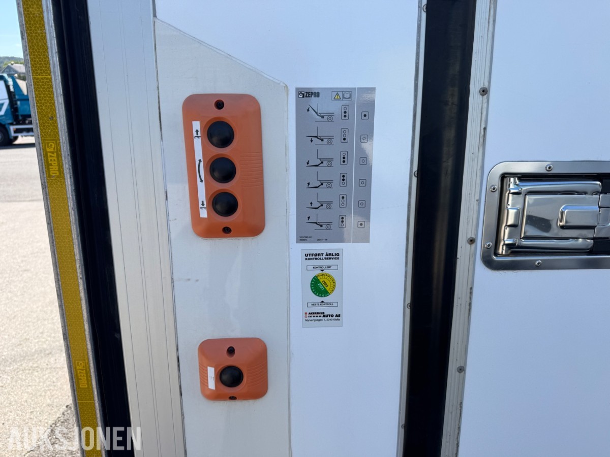 2022 IVECO DAILY KJØL/FRYS LØFTELEM AUTOMATGIR REP.OBJEKT