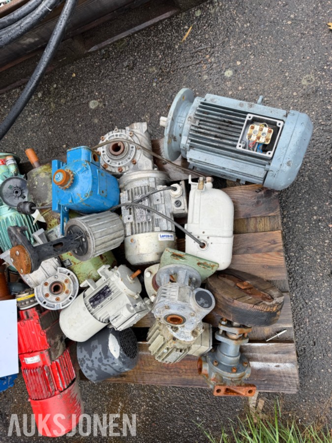 PARTI ELEKTROMOTORER, GIRMOTORER OG INDUSTRIKOMPONENTER