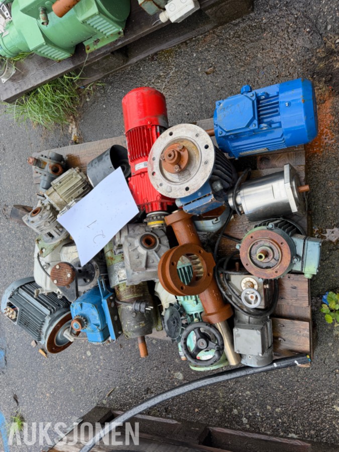 PARTI ELEKTROMOTORER, GIRMOTORER OG INDUSTRIKOMPONENTER