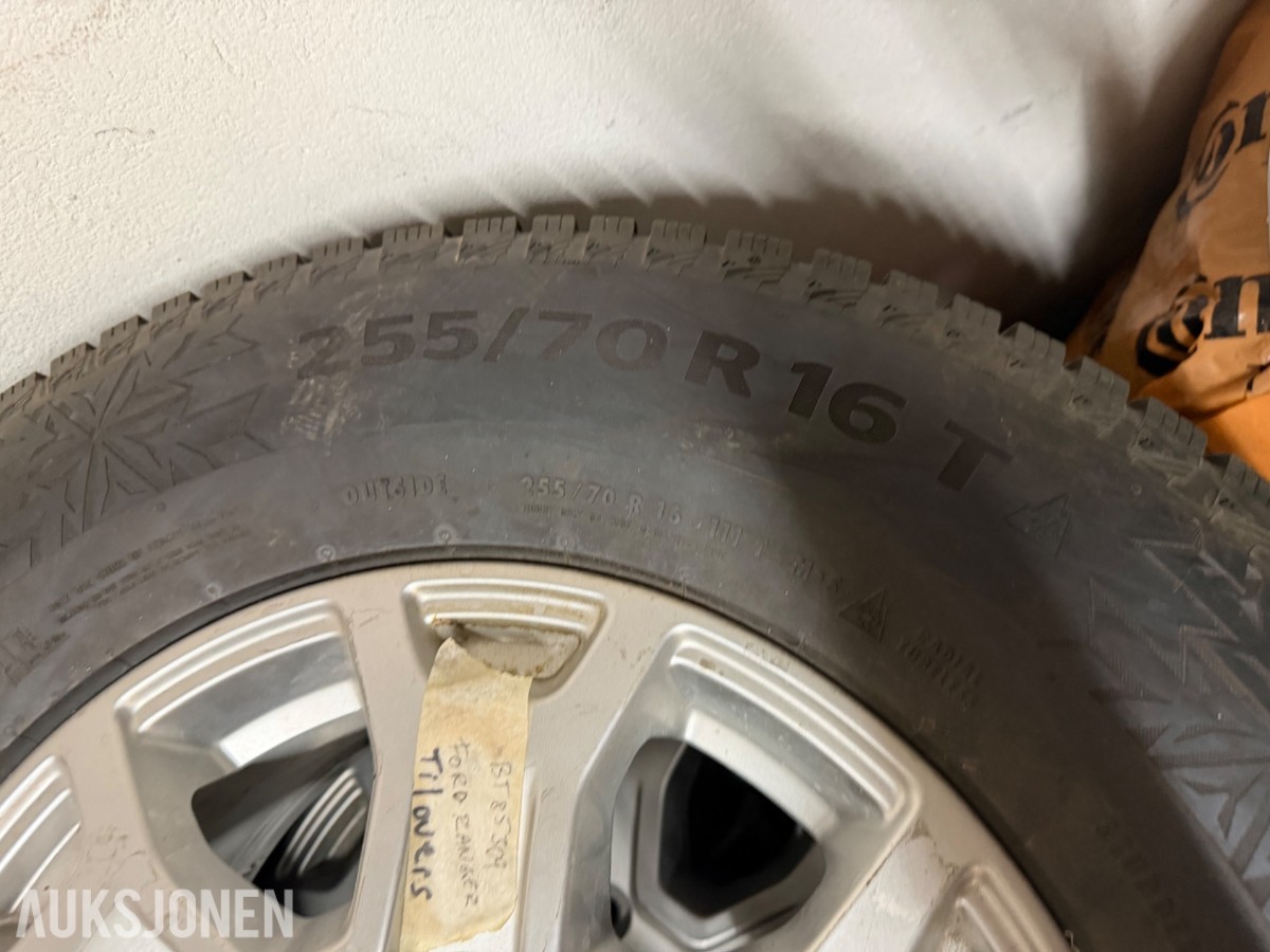 Komplett vinterhjulsett Piggdekk. Ford Ranger.
