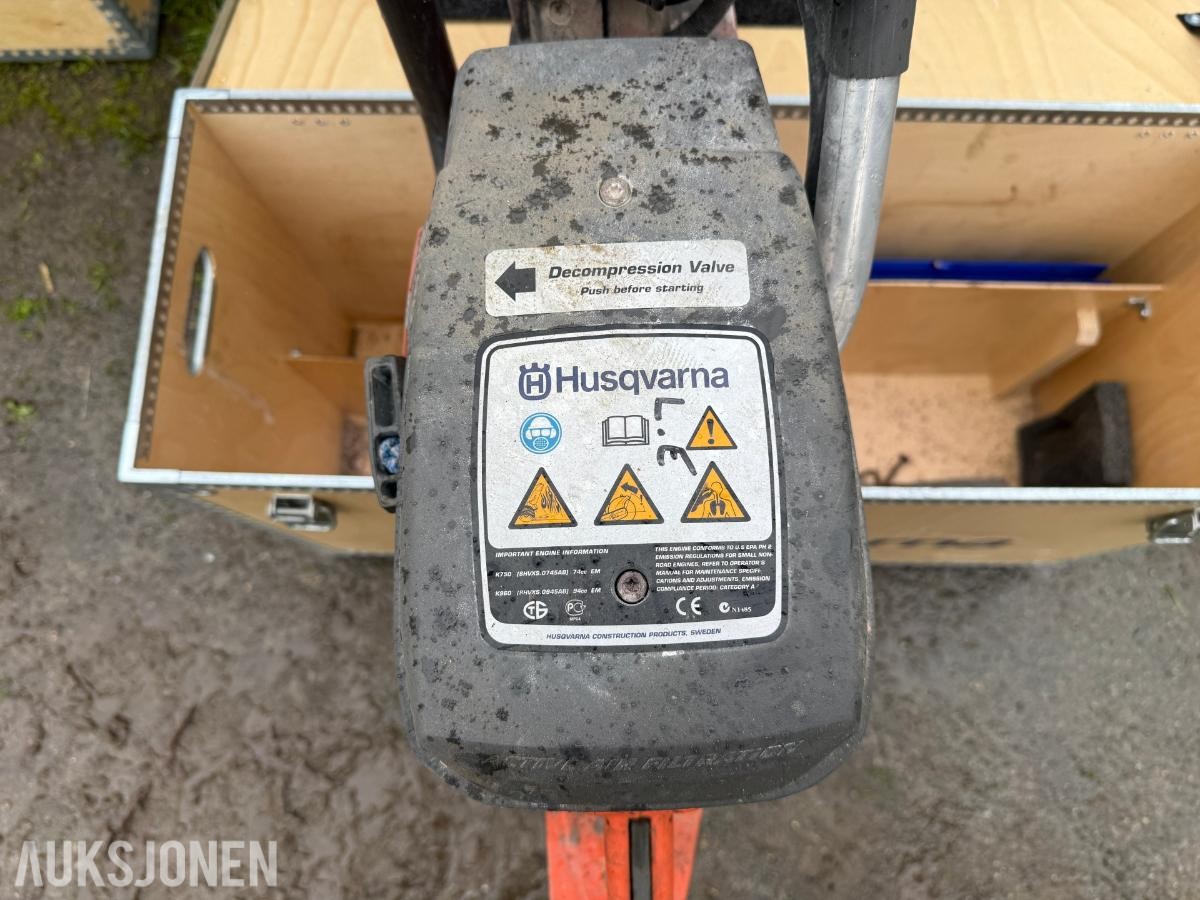 2010 Husqvarna K960 Ring, bensindrevet ringsag med transportkasse