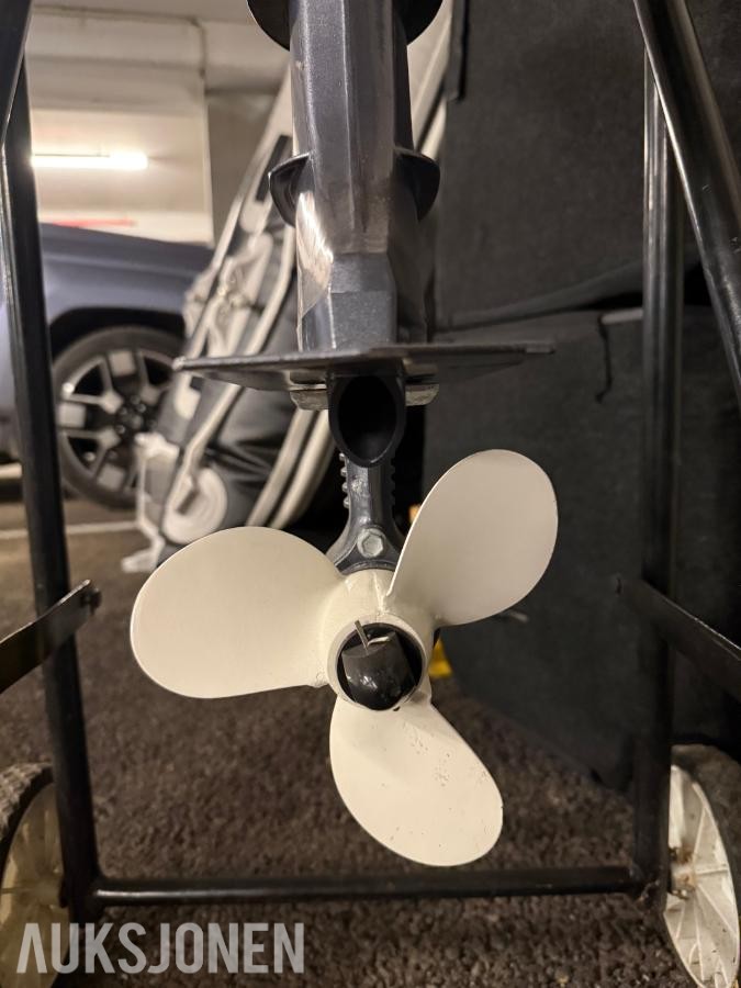 West 230 med Yamaha 4hk 