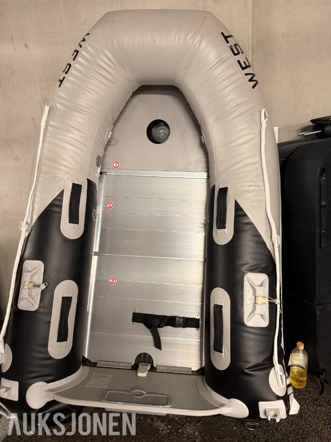 West 230 med Yamaha 4hk 