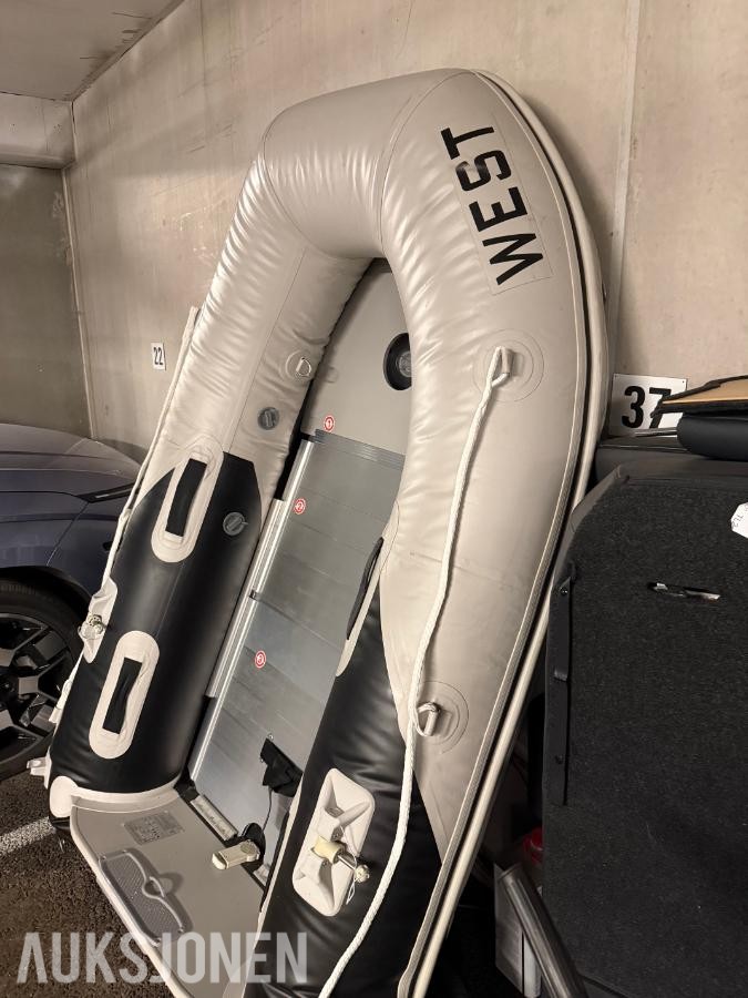 West 230 med Yamaha 4hk 