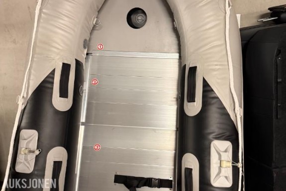 West 230 med Yamaha 4hk 