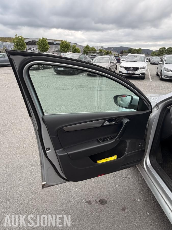 2013 Volkswagen Passat 1.6 Diesel 105hk, Cruisekontroll, Navigasjon, S+V dekk