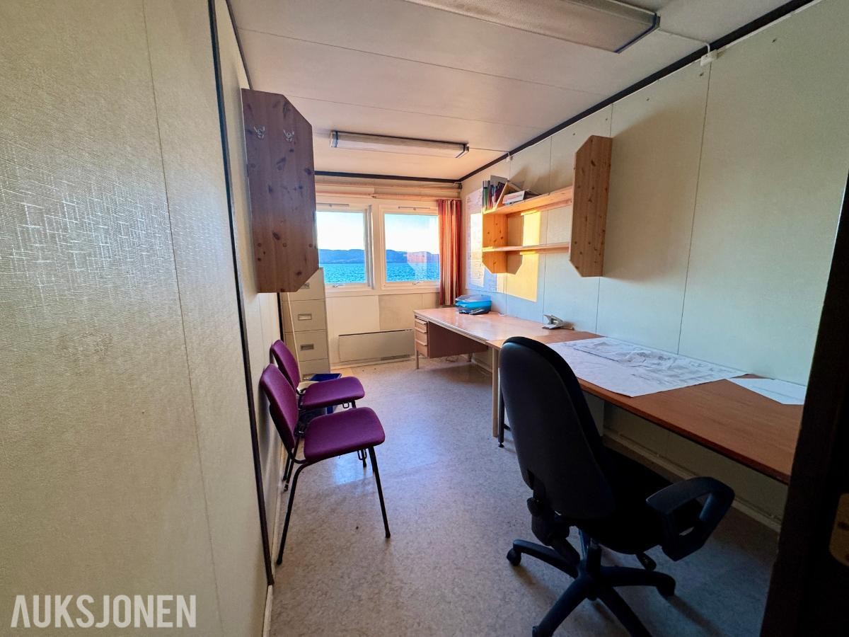 2 stk Brakker slått sammen  – Messe / kontor med toalett