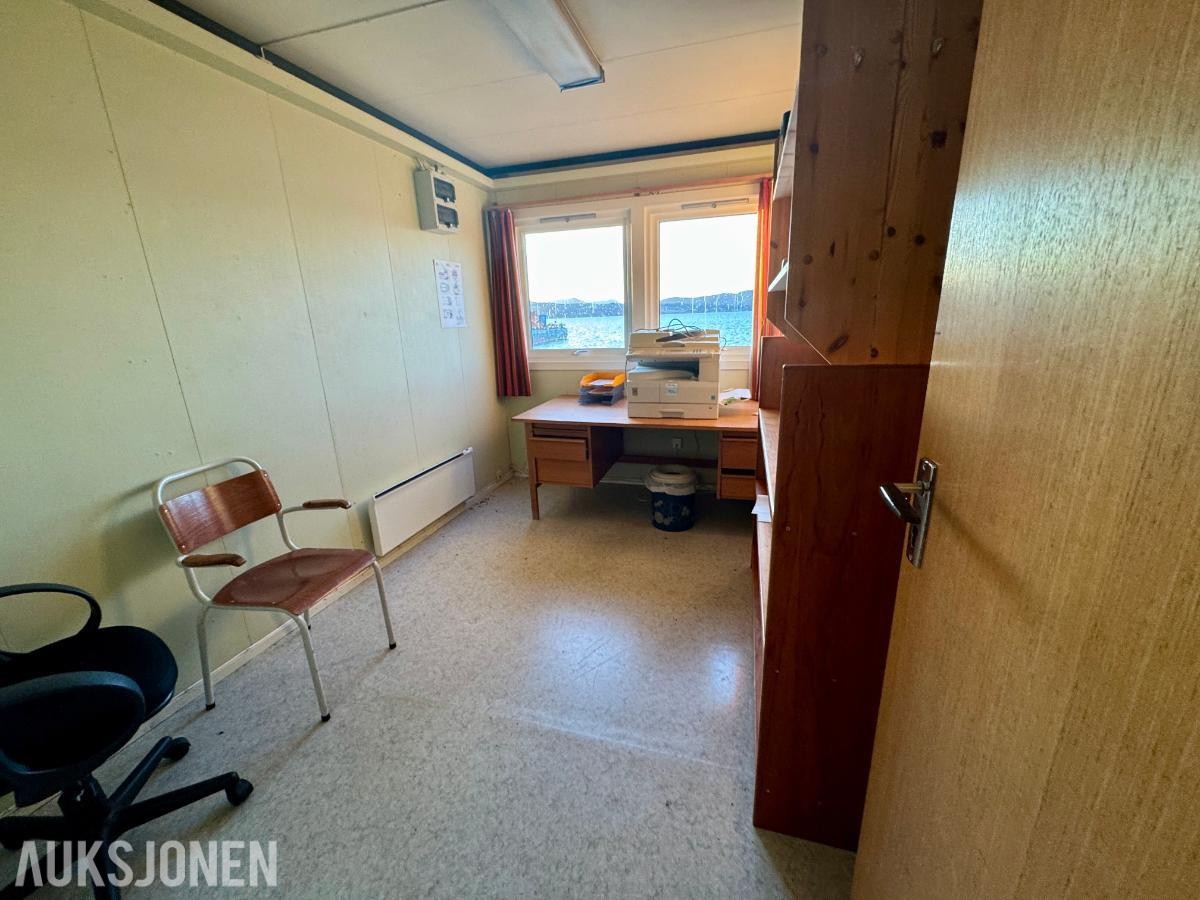 2 stk Brakker slått sammen  – Messe / kontor med toalett