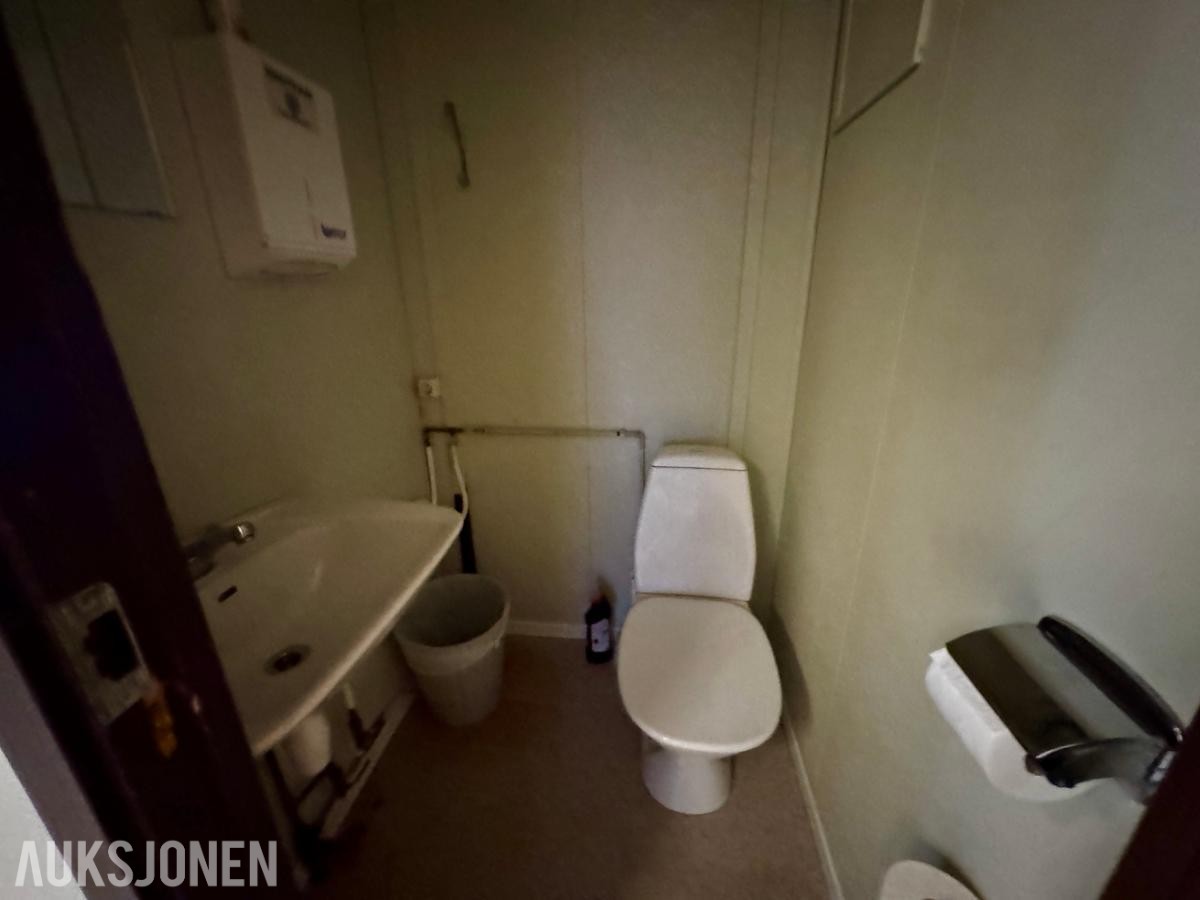 2 stk Brakker slått sammen  – Messe / kontor med toalett