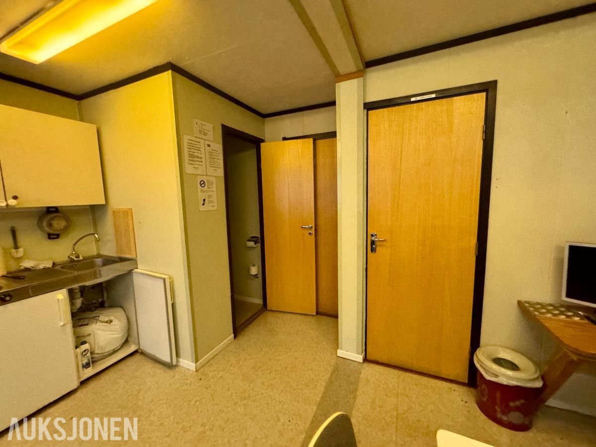 2 stk Brakker slått sammen  – Messe / kontor med toalett