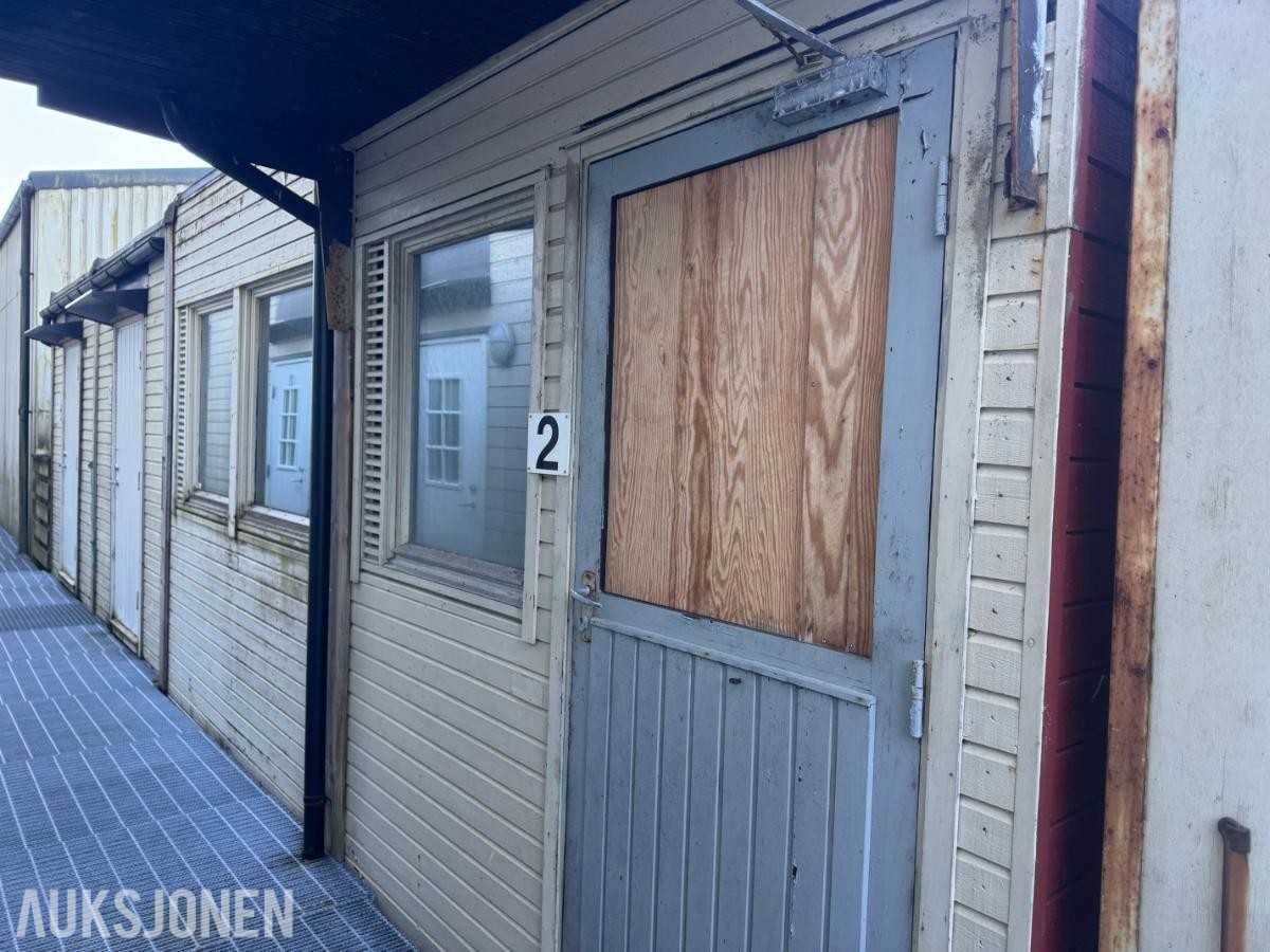 2 stk Brakker slått sammen  – Messe / kontor med toalett