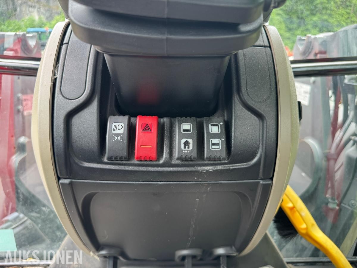 2018 Massey Ferguson 4709 4WD POWER SHUTTLE COMFORT CONTROL 12X12 FRONTHYDRAULIKK