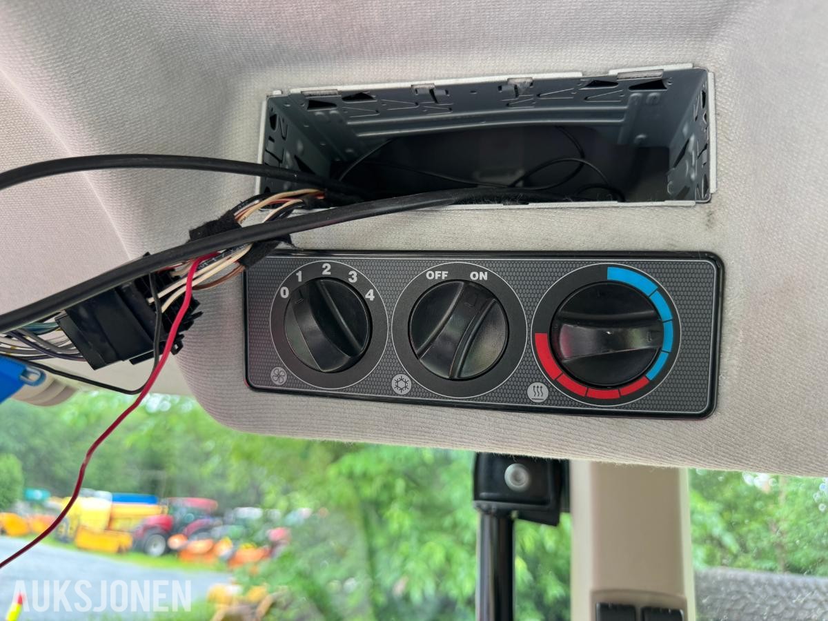 2018 Massey Ferguson 4709 4WD POWER SHUTTLE COMFORT CONTROL 12X12 FRONTHYDRAULIKK