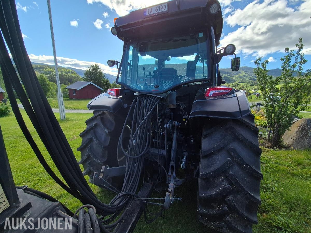 2021 Valtra A114 med laster