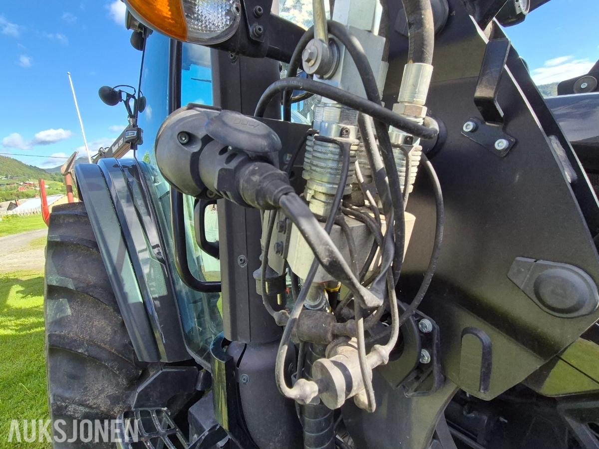 2021 Valtra A114 med laster