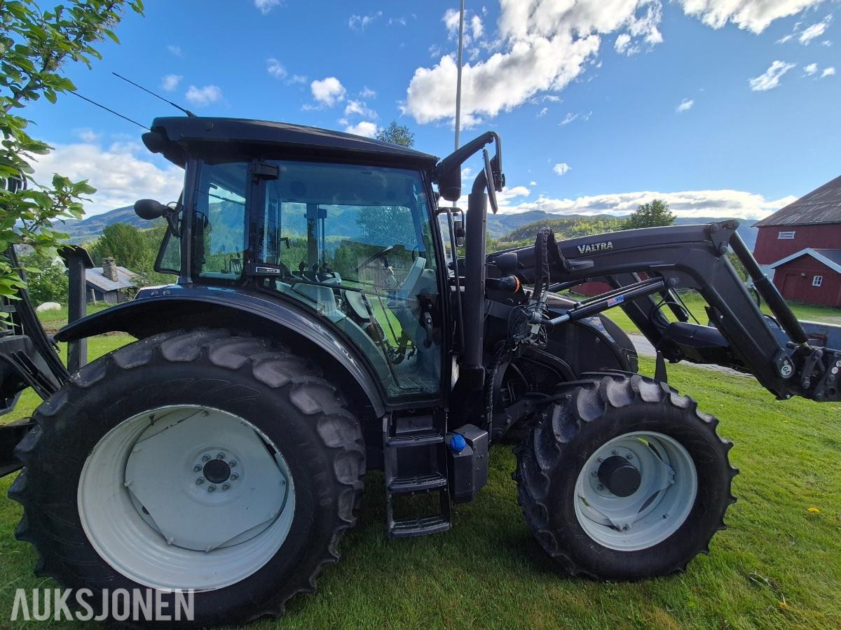 2021 Valtra A114 med laster