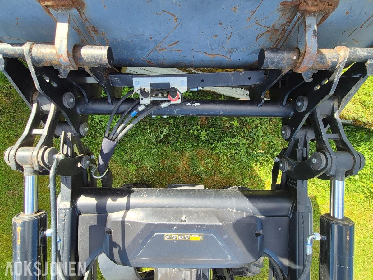 2021 Valtra A114 med laster
