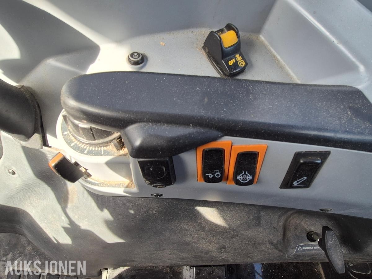 2021 Valtra A114 med laster