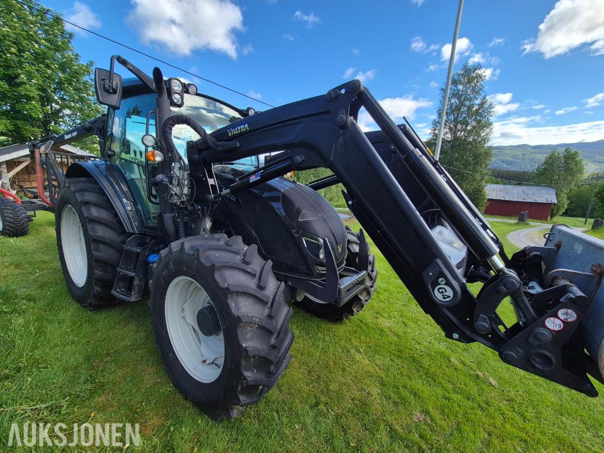 2021 Valtra A114 med laster