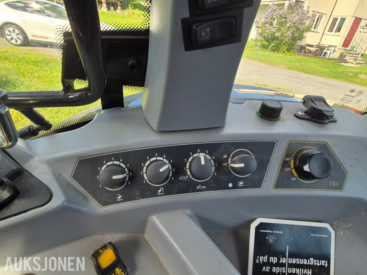 2021 Valtra A114 med laster