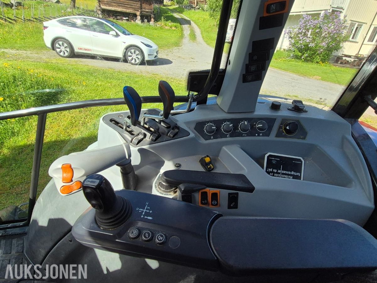 2021 Valtra A114 med laster