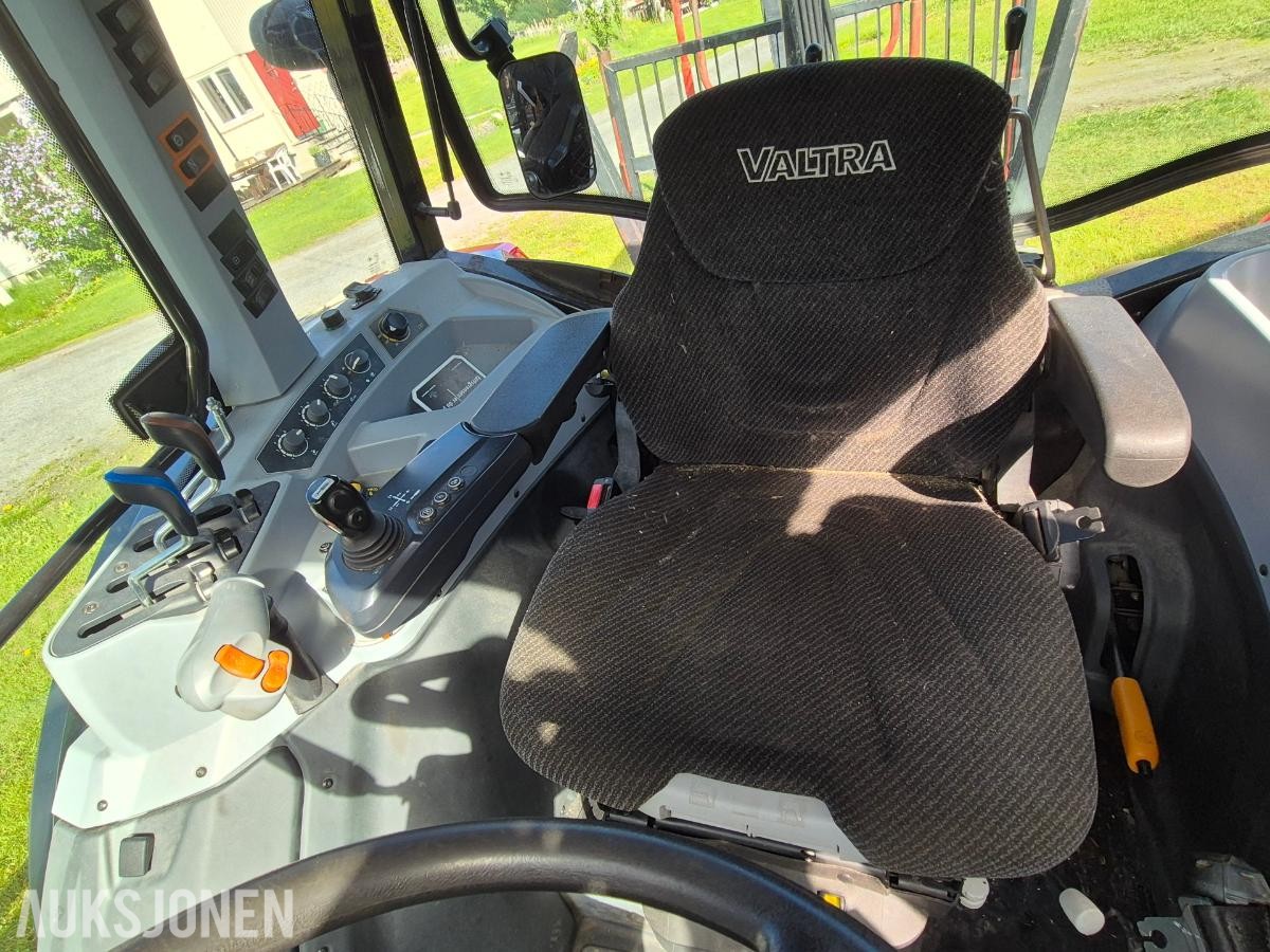 2021 Valtra A114 med laster