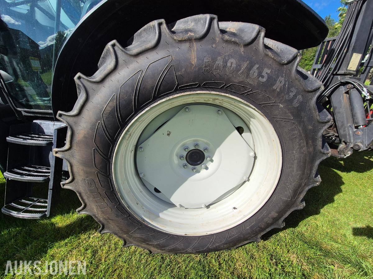 2021 Valtra A114 med laster
