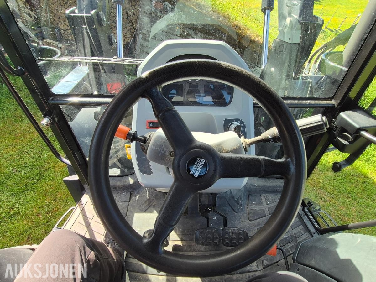 2021 Valtra A114 med laster