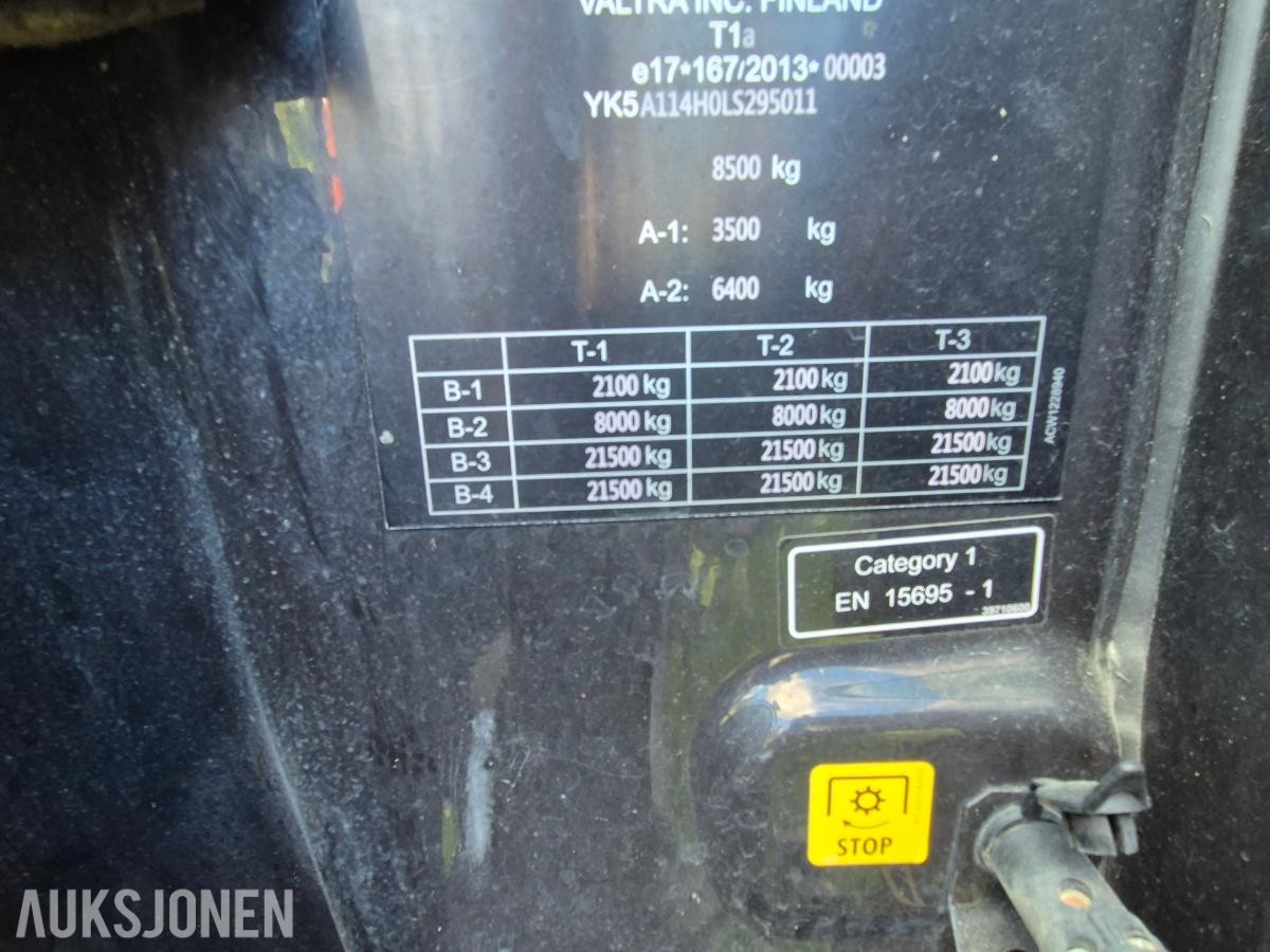 2021 Valtra A114 med laster