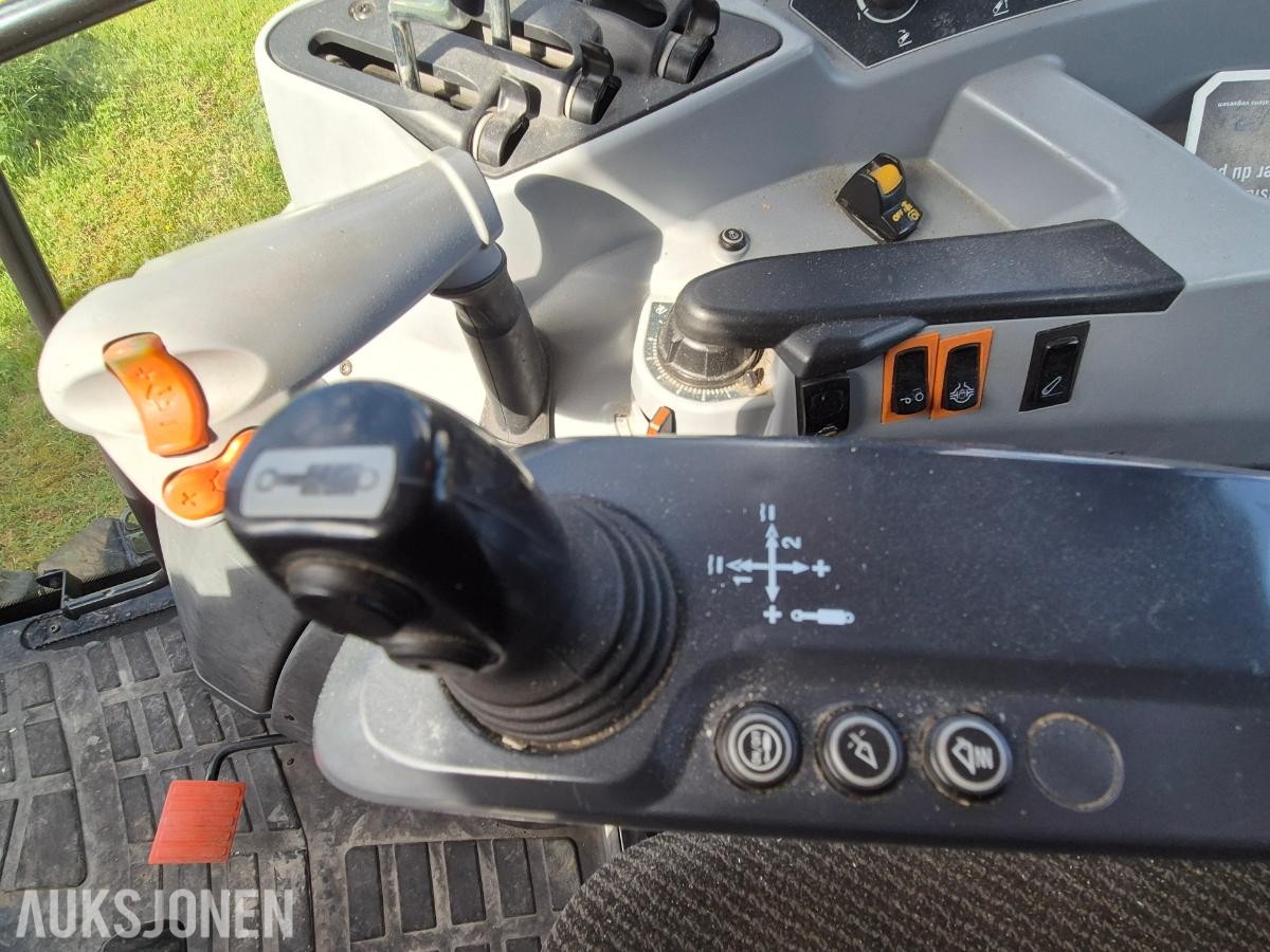 2021 Valtra A114 med laster
