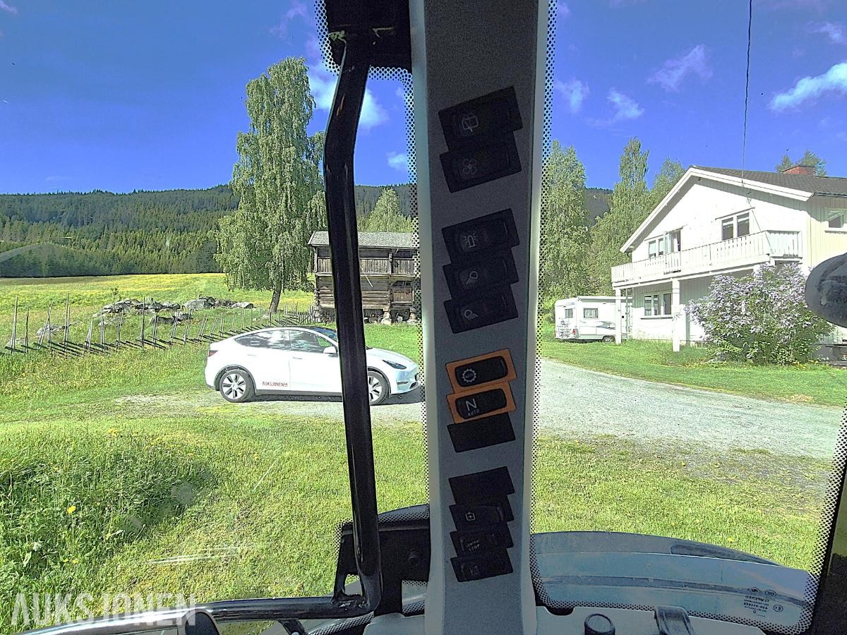 2021 Valtra A114 med laster