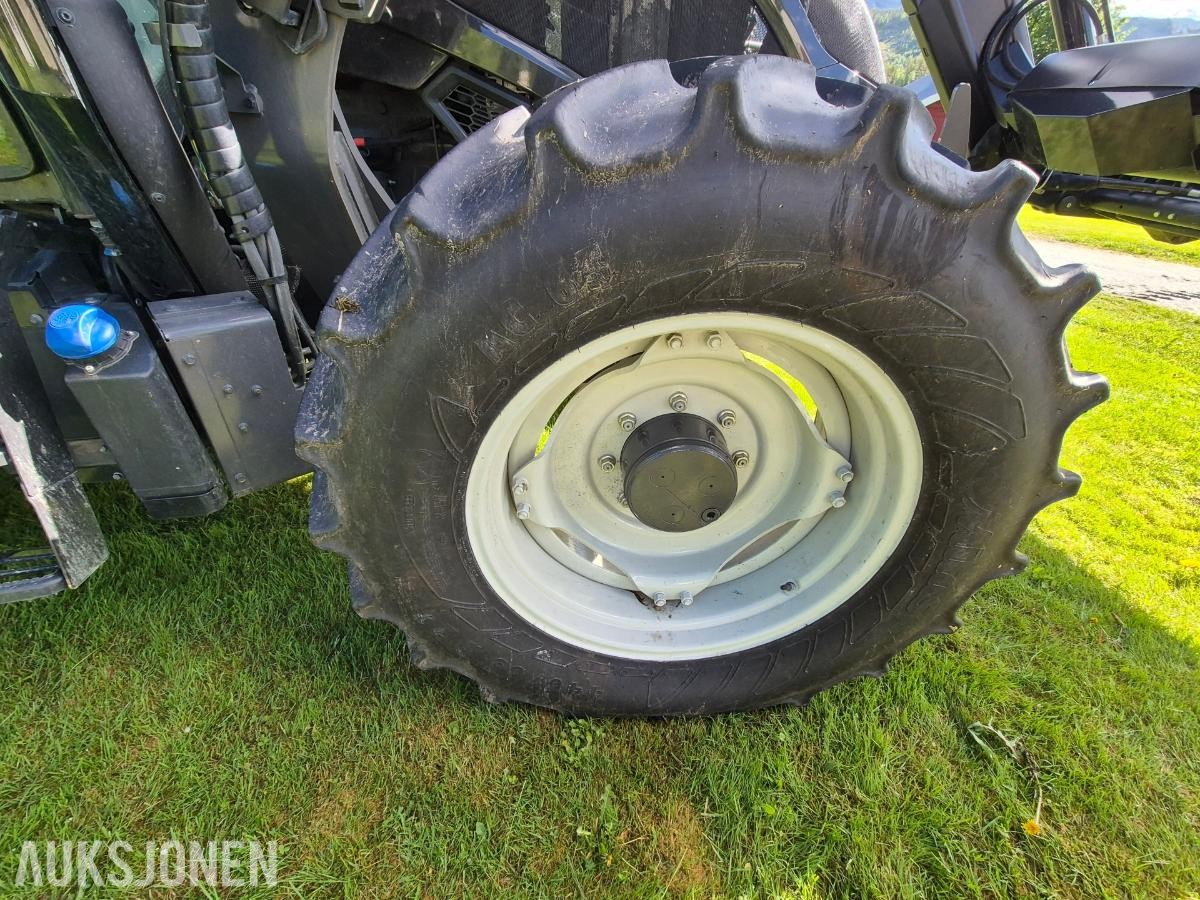 2021 Valtra A114 med laster