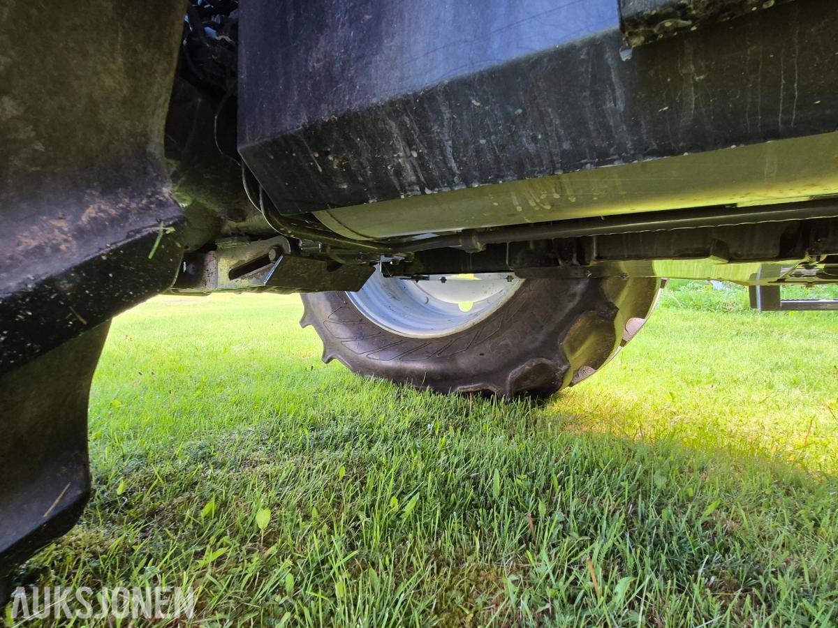 2021 Valtra A114 med laster