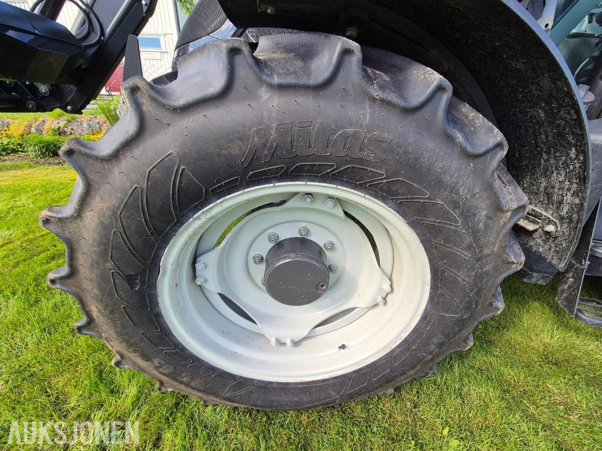 2021 Valtra A114 med laster