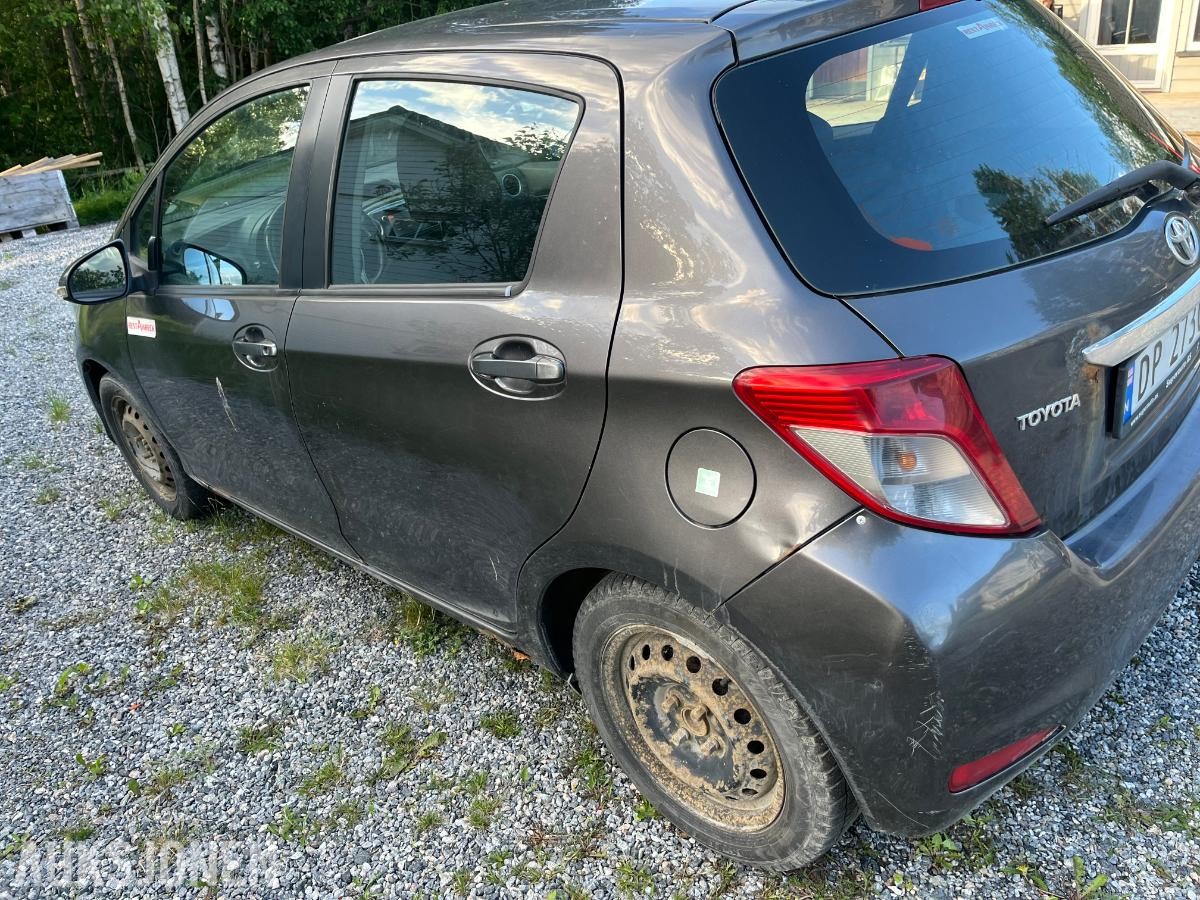 2012 Toyota Yaris 1.0 69hk manuell bensin - ingen minstepris
