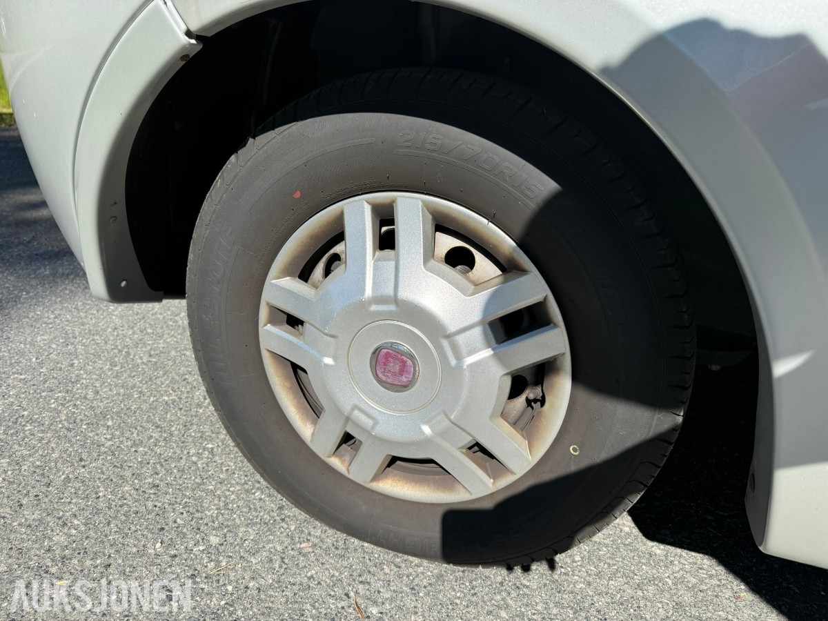 2012 Rapido 991DF Helintegrert Bobil - 64000 km - rep objekt