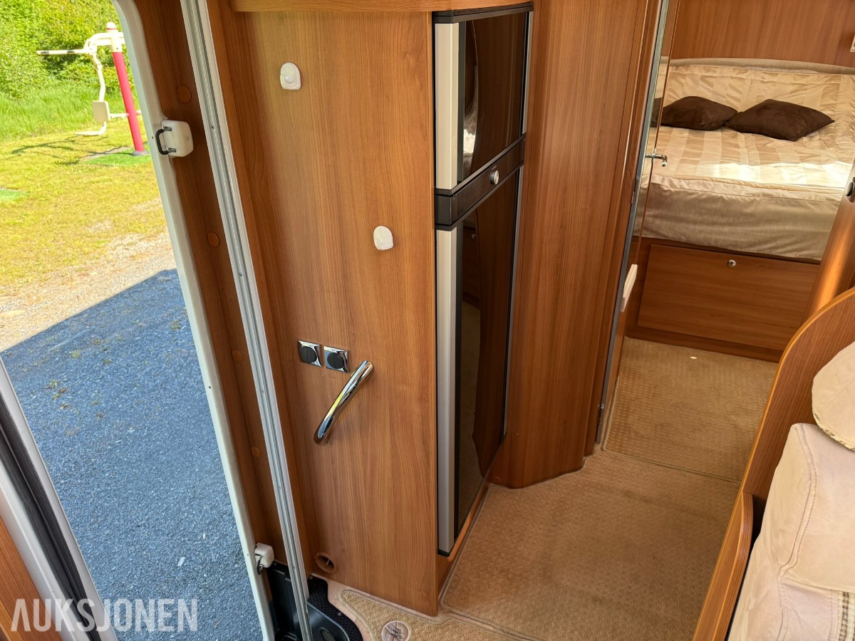2012 Rapido 991DF Helintegrert Bobil - 64000 km - rep objekt