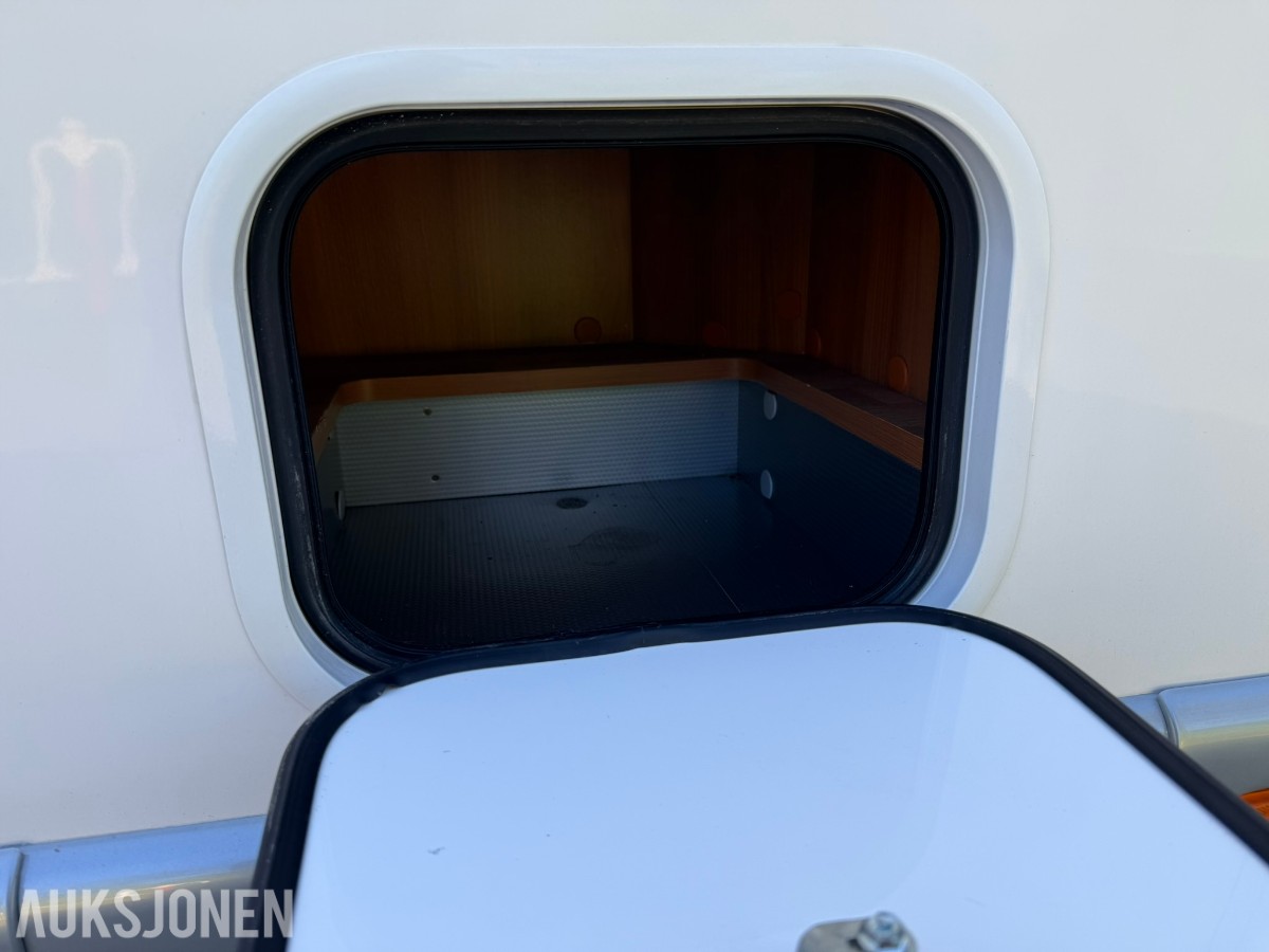 2012 Rapido 991DF Helintegrert Bobil - 64000 km - rep objekt