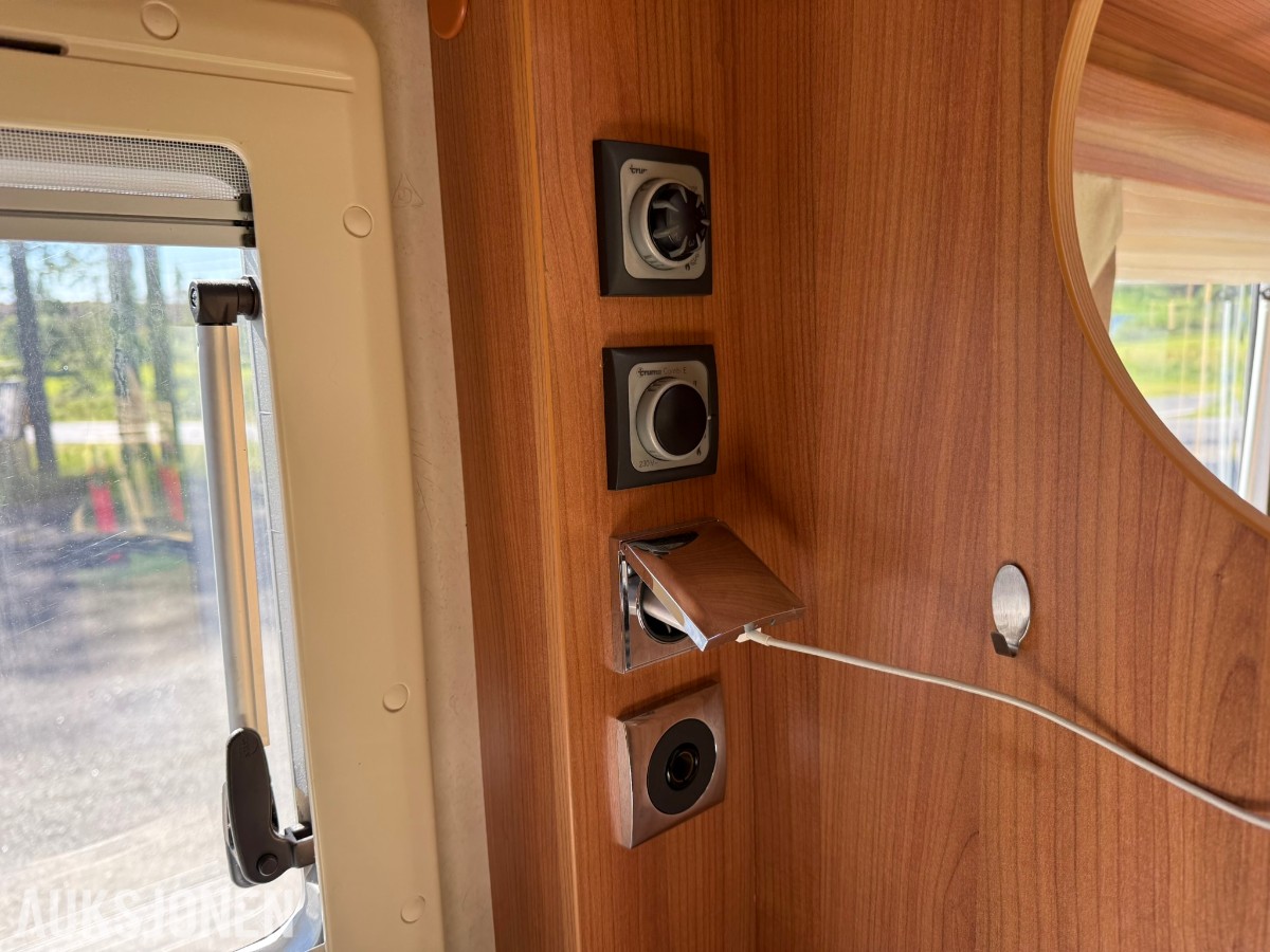 2012 Rapido 991DF Helintegrert Bobil - 64000 km - rep objekt