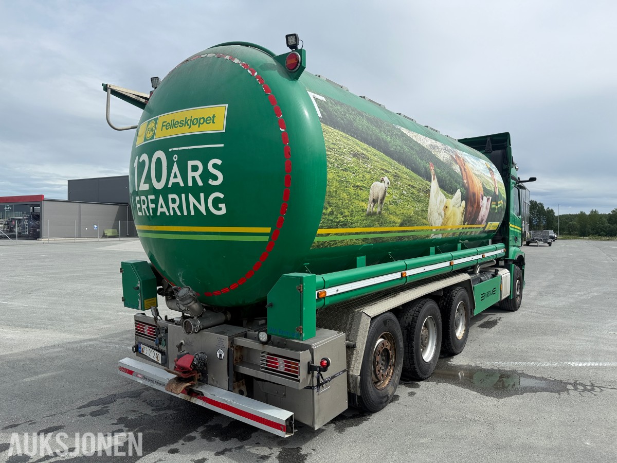 2020 Mercedes-Benz Arocs med henger fra VM-Tarm