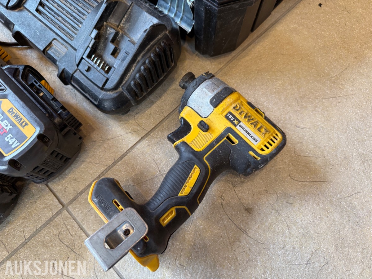 DeWalt verktøypakke 18V XR – sager, driller, batterier og kofferter