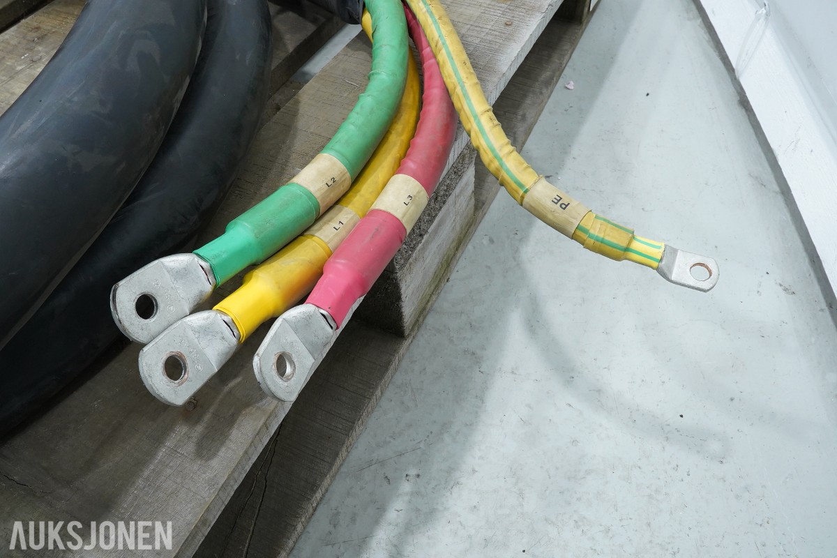 Kraftig Kabel, 4 kabler med kabelsko i begge ender