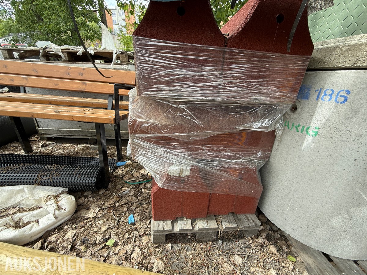 Parti gummibelagte lekeplassmoduler – selges samlet